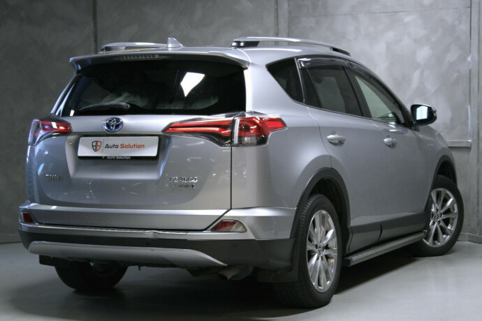 toyota-rav4-elektrisitetbensin-2019-big-1