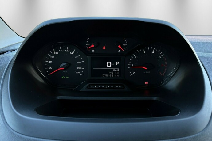 peugeot-partner-diesel-2019-big-15
