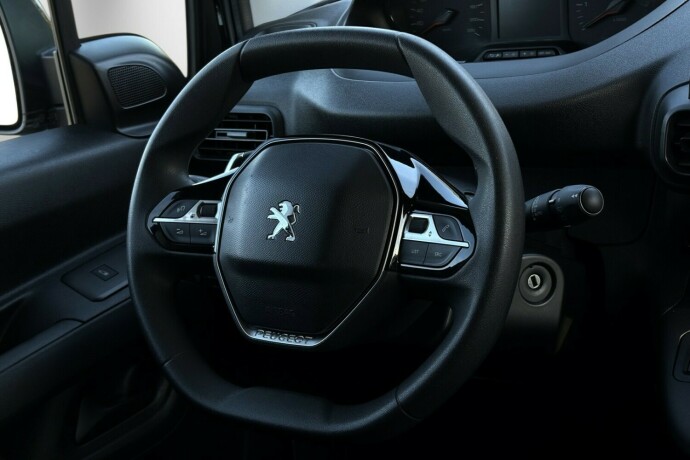 peugeot-partner-diesel-2019-big-14