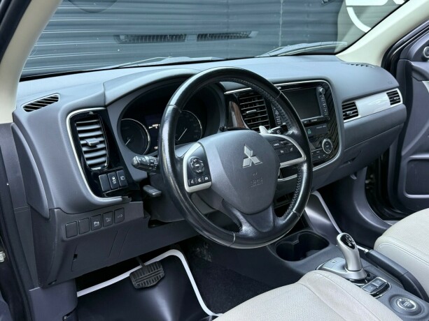 mitsubishi-outlander-elektrisitetbensin-2014-big-11