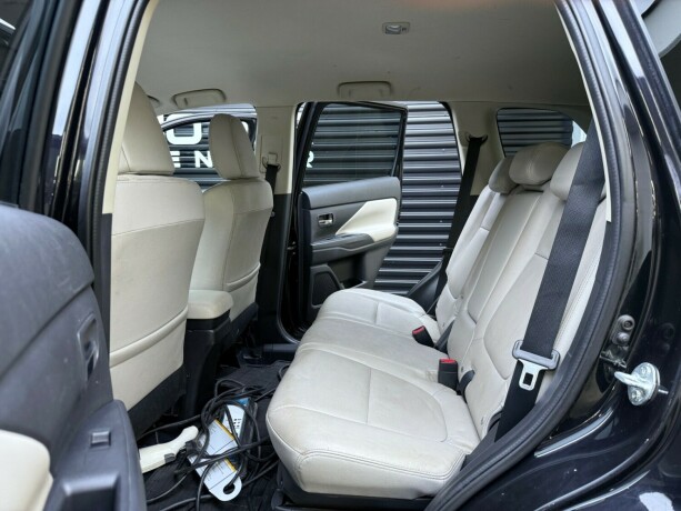 mitsubishi-outlander-elektrisitetbensin-2014-big-25