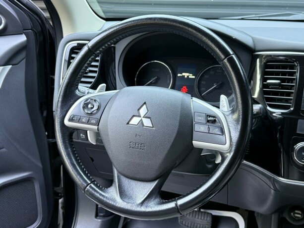 mitsubishi-outlander-elektrisitetbensin-2014-big-13