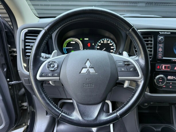 mitsubishi-outlander-elektrisitetbensin-2014-big-10