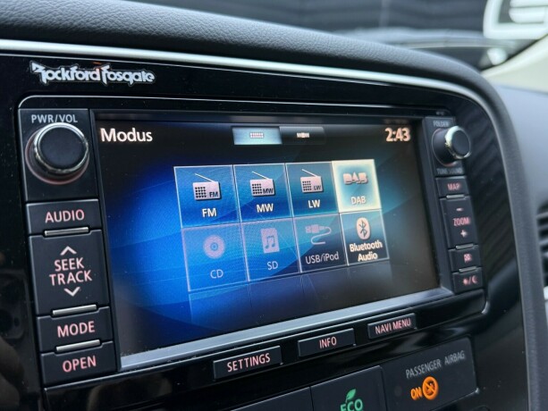 mitsubishi-outlander-elektrisitetbensin-2014-big-19