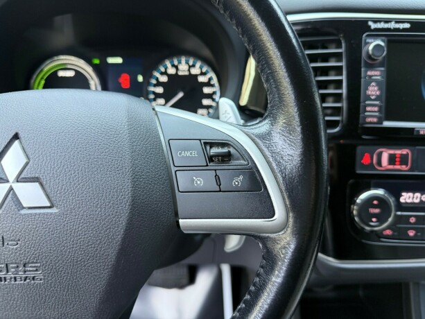 mitsubishi-outlander-elektrisitetbensin-2014-big-15