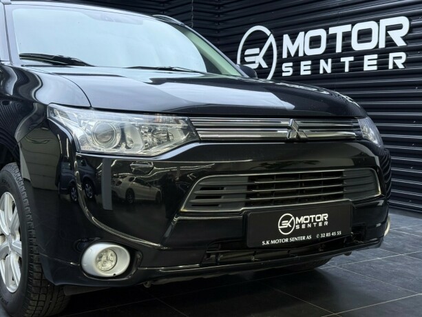mitsubishi-outlander-elektrisitetbensin-2014-big-3