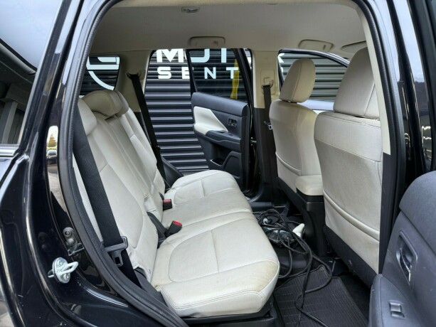 mitsubishi-outlander-elektrisitetbensin-2014-big-26