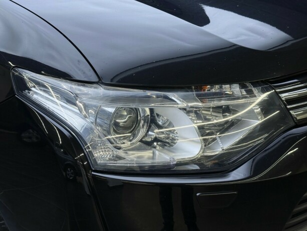 mitsubishi-outlander-elektrisitetbensin-2014-big-4