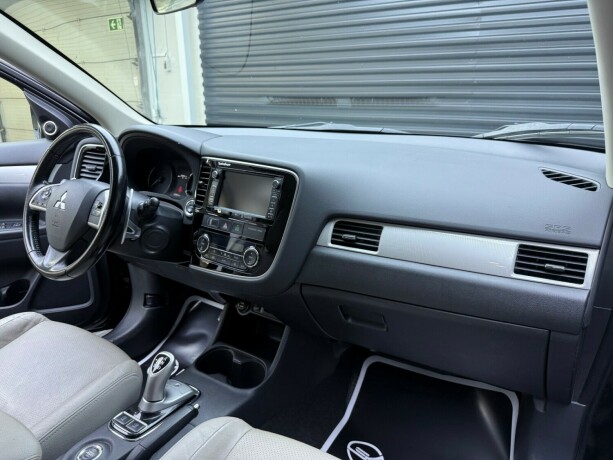 mitsubishi-outlander-elektrisitetbensin-2014-big-12