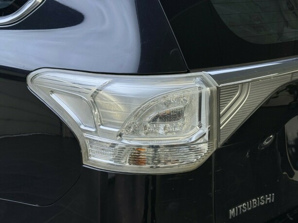 mitsubishi-outlander-elektrisitetbensin-2014-big-6