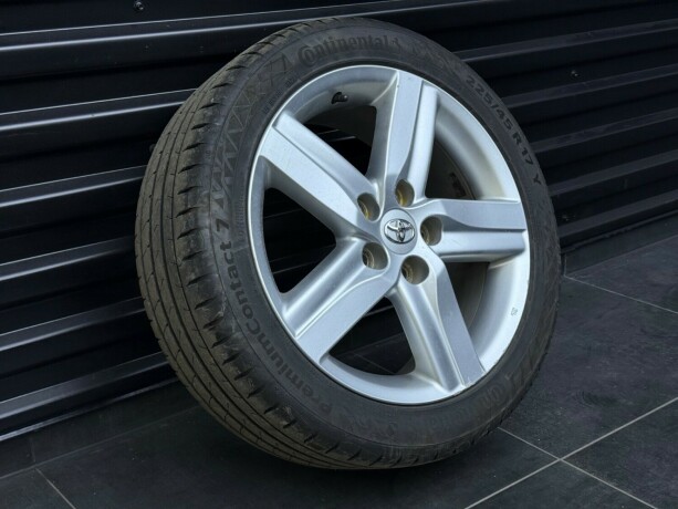 toyota-auris-diesel-2011-big-31
