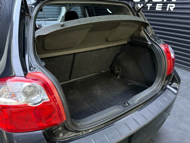 toyota-auris-diesel-2011-big-30