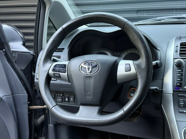 toyota-auris-diesel-2011-big-12