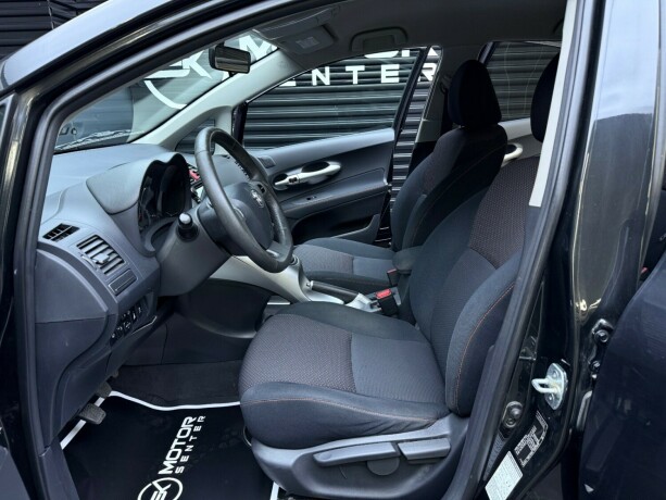 toyota-auris-diesel-2011-big-26