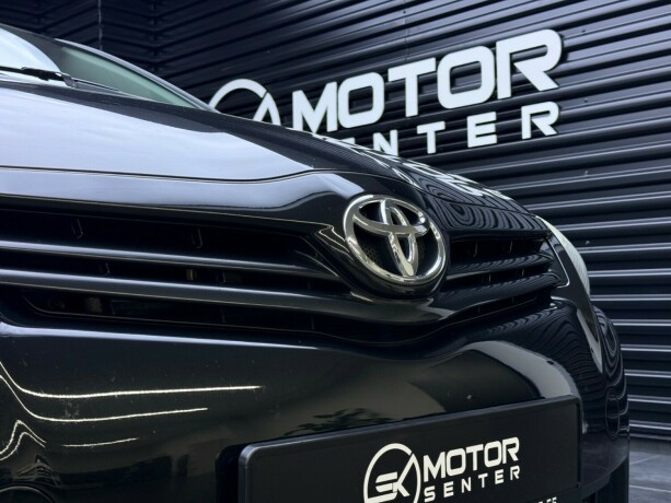 toyota-auris-diesel-2011-big-4
