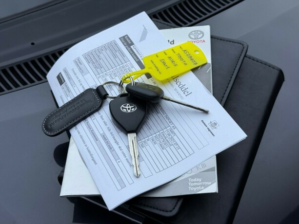 toyota-auris-diesel-2011-big-33