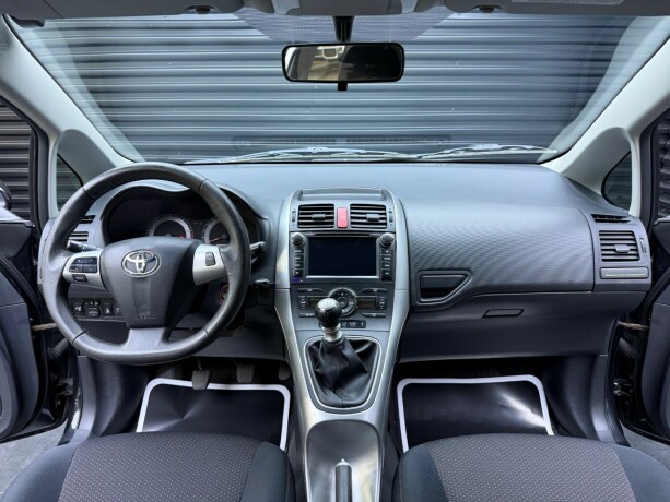 toyota-auris-diesel-2011-big-9