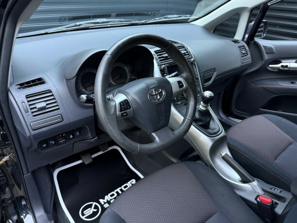 toyota-auris-diesel-2011-big-10