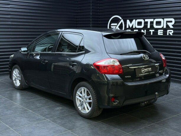 toyota-auris-diesel-2011-big-1