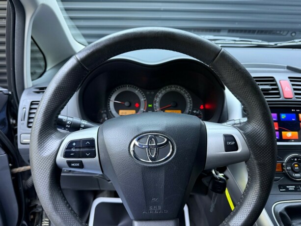 toyota-auris-diesel-2011-big-13