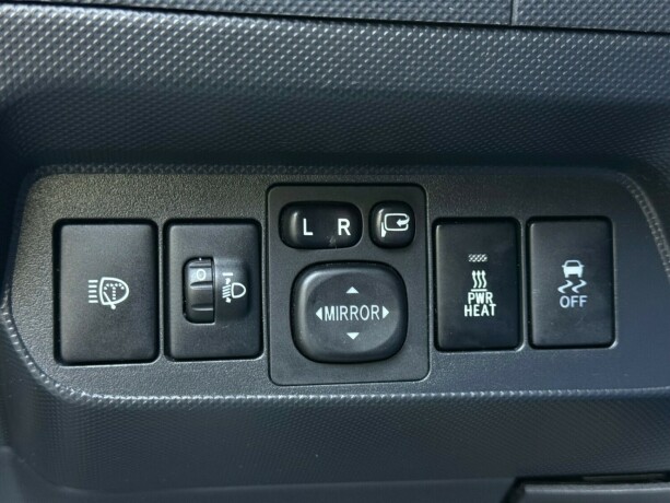 toyota-auris-diesel-2011-big-25