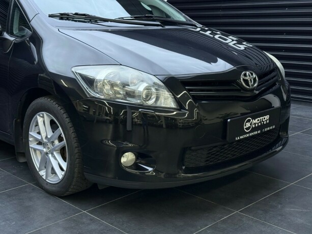 toyota-auris-diesel-2011-big-2