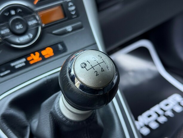 toyota-auris-diesel-2011-big-23
