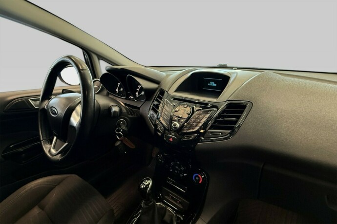 ford-fiesta-bensin-2015-big-9