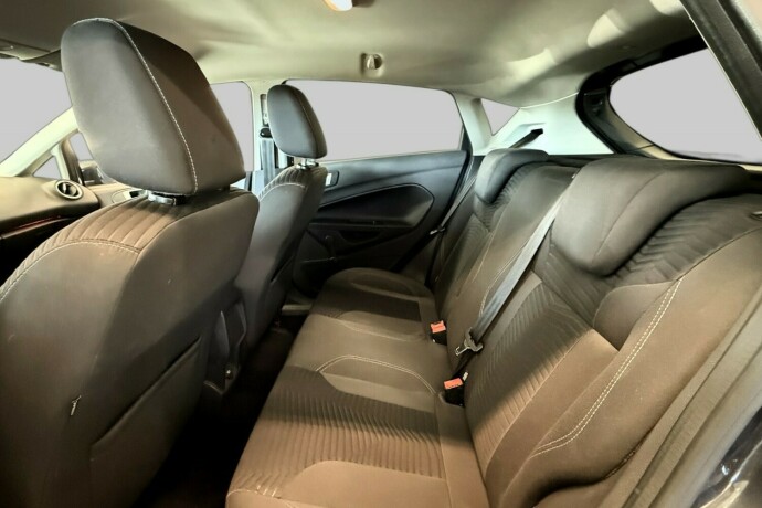 ford-fiesta-bensin-2015-big-10