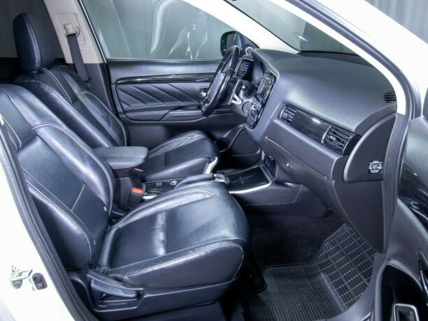 mitsubishi-outlander-elektrisitetbensin-2016-big-54