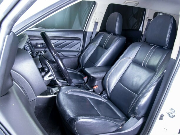 mitsubishi-outlander-elektrisitetbensin-2016-big-50