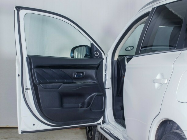 mitsubishi-outlander-elektrisitetbensin-2016-big-22