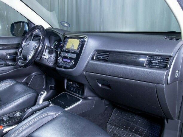 mitsubishi-outlander-elektrisitetbensin-2016-big-53