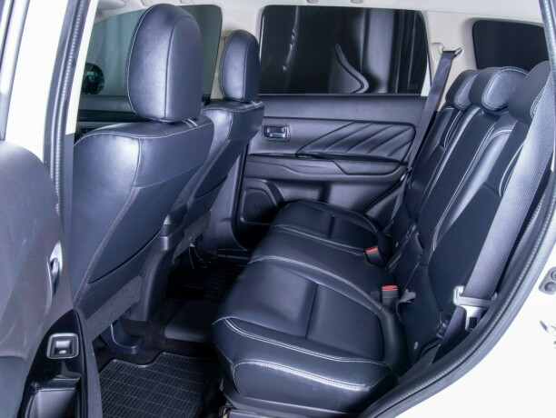 mitsubishi-outlander-elektrisitetbensin-2016-big-51
