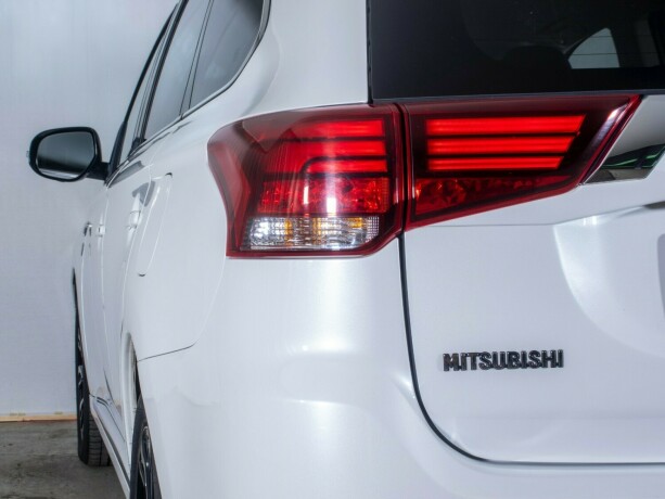 mitsubishi-outlander-elektrisitetbensin-2016-big-9