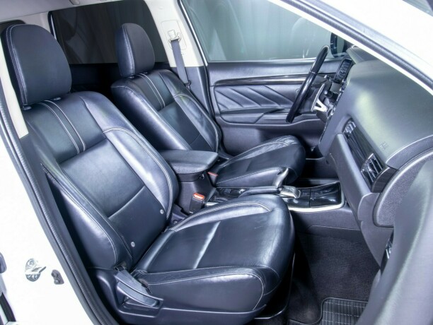 mitsubishi-outlander-elektrisitetbensin-2016-big-55