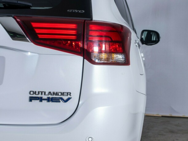 mitsubishi-outlander-elektrisitetbensin-2016-big-8