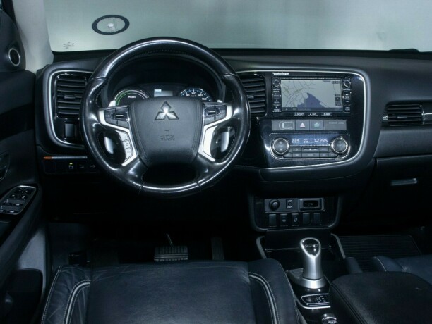 mitsubishi-outlander-elektrisitetbensin-2016-big-45