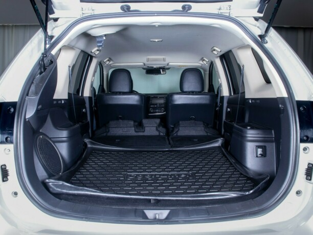 mitsubishi-outlander-elektrisitetbensin-2016-big-14