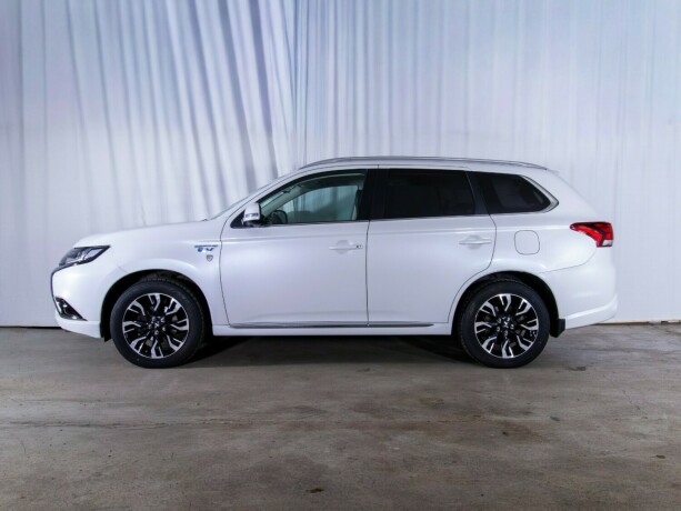 mitsubishi-outlander-elektrisitetbensin-2016-big-4