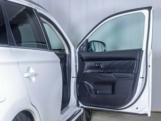 mitsubishi-outlander-elektrisitetbensin-2016-big-16