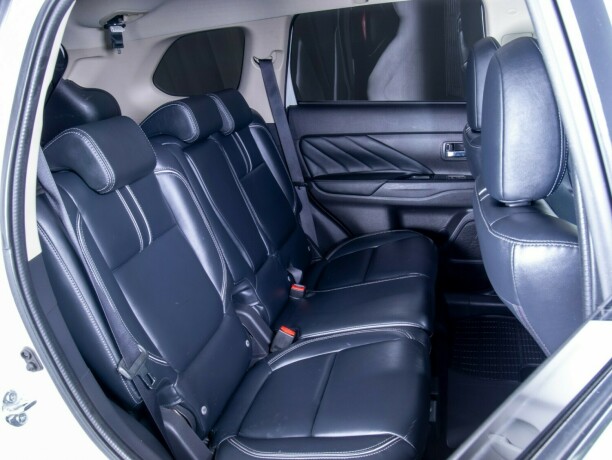 mitsubishi-outlander-elektrisitetbensin-2016-big-57
