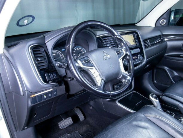 mitsubishi-outlander-elektrisitetbensin-2016-big-48