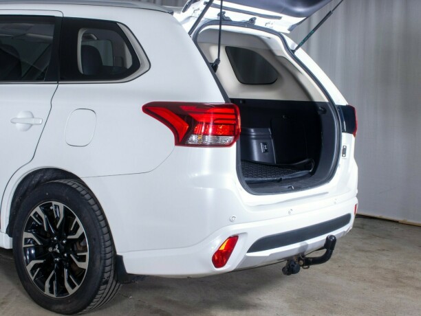 mitsubishi-outlander-elektrisitetbensin-2016-big-11