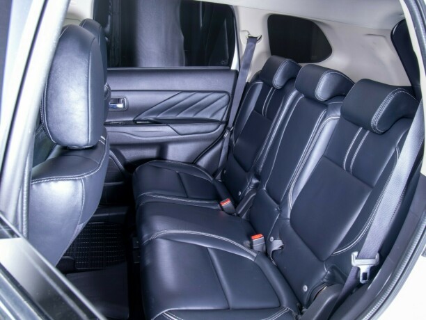 mitsubishi-outlander-elektrisitetbensin-2016-big-52
