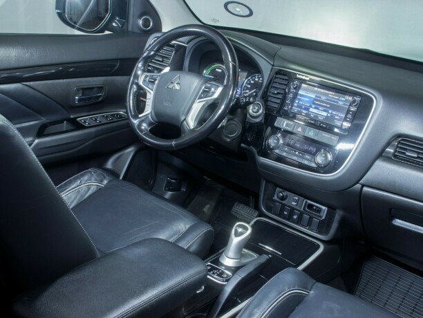 mitsubishi-outlander-elektrisitetbensin-2016-big-20