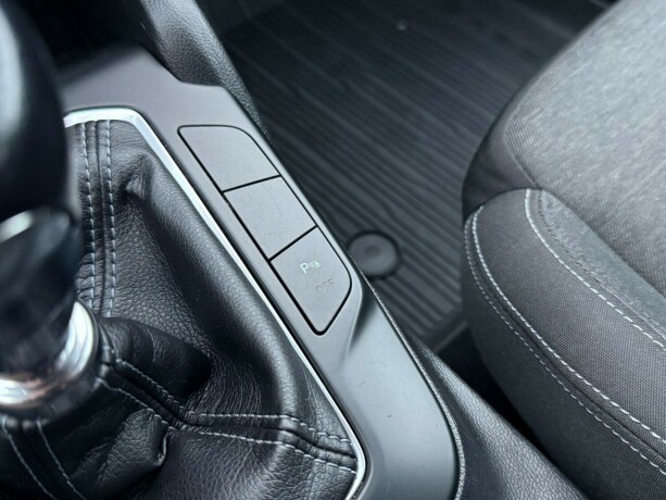 ford-focus-bensin-2019-big-25