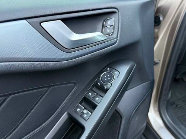 ford-focus-bensin-2019-big-15