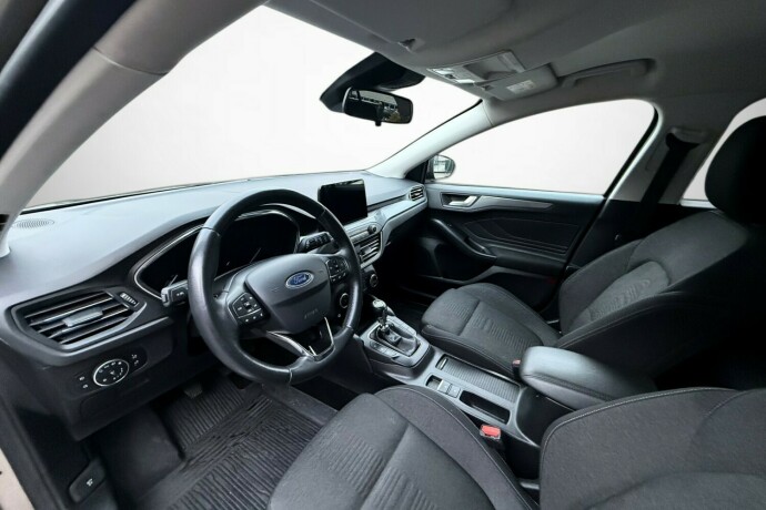 ford-focus-bensin-2019-big-17