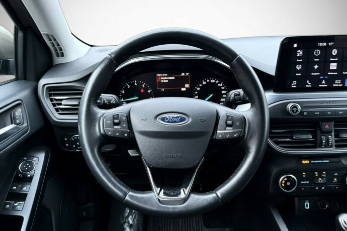 ford-focus-bensin-2019-big-38
